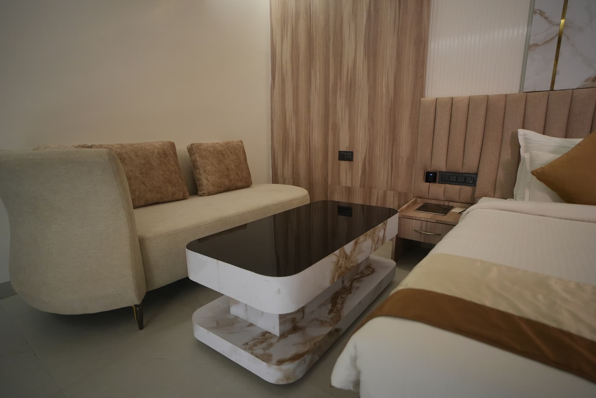 Royal Semi-Suite